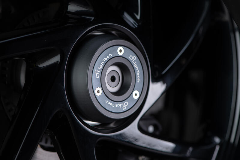 Wheel Axle Sliders Kit for Ducati, Triumph Nero