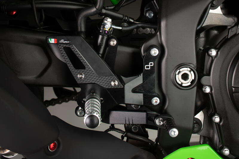 Pedane Regolabili Con Poggia Piedi Fissi - TRACK USE per Kawasaki Nero