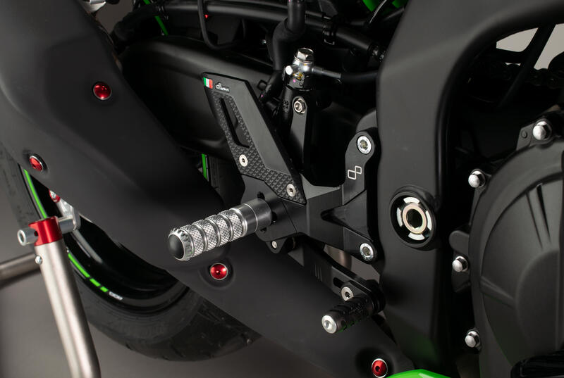 Pedane Regolabili Con Poggia Piedi Fissi - TRACK USE per Kawasaki Nero