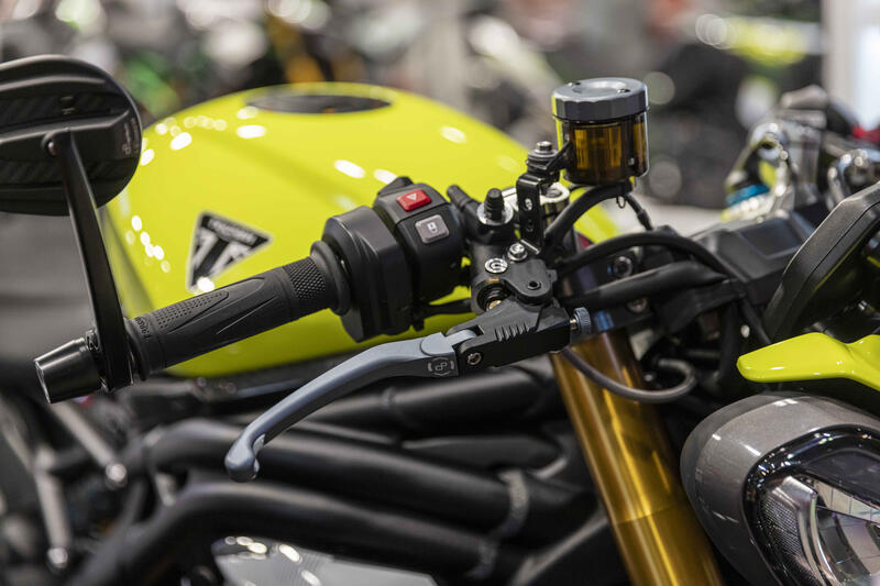 Folding Brake Lever (J Type) for Aprilia, Ducati, Triumph, Honda Nero