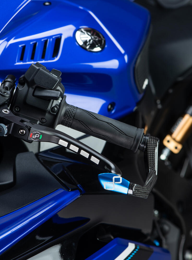 Protezione Leva Frizione in Carbonio/ Terminale Colorato - Interasse 132 mm Cobalto