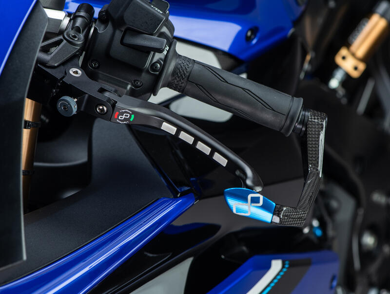 Protezione Leva Frizione in Carbonio/ Terminale Colorato - Interasse 132 mm Cobalto