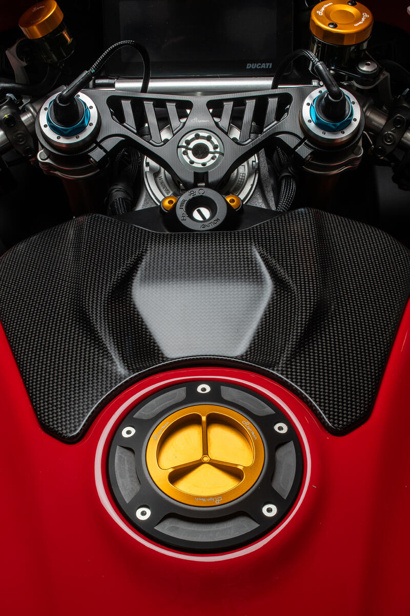 Fuel Tank Cap with Spin Locking for Aprilia, Ducati Nero