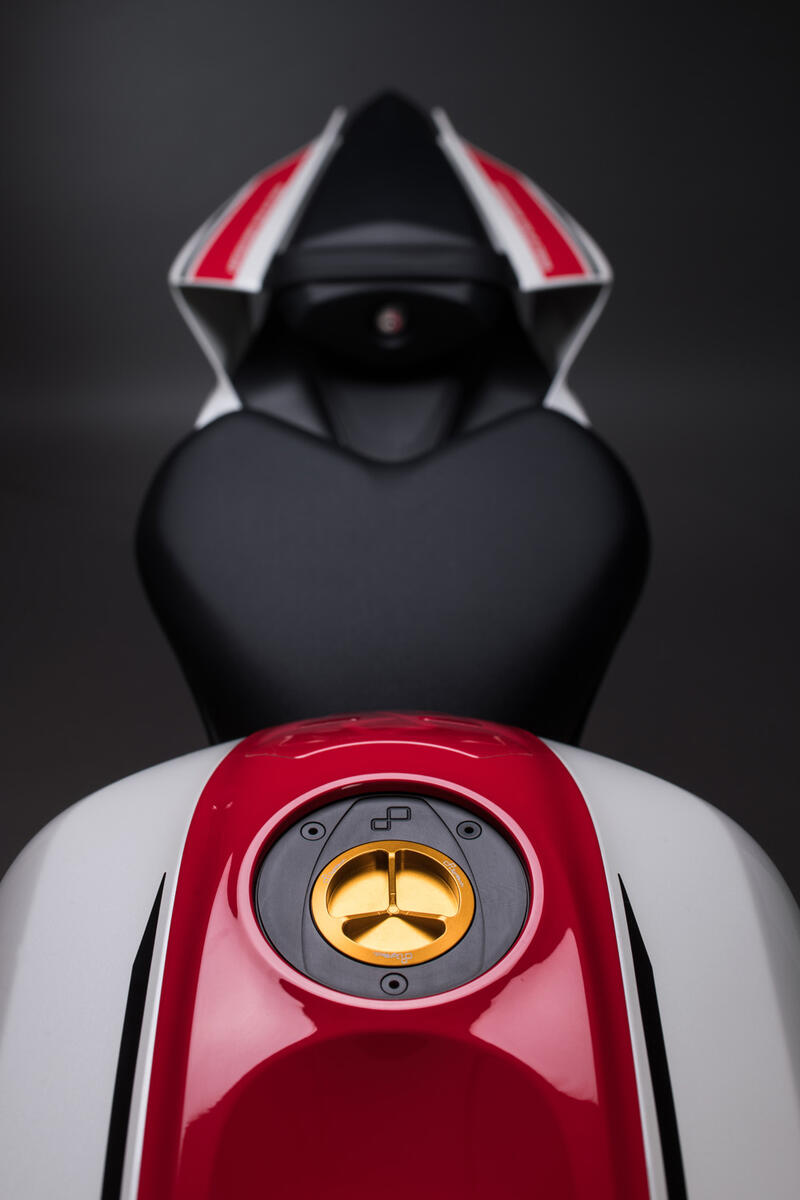 Fuel Tank Cap with Spin Locking for Yamaha, Ducati Oro